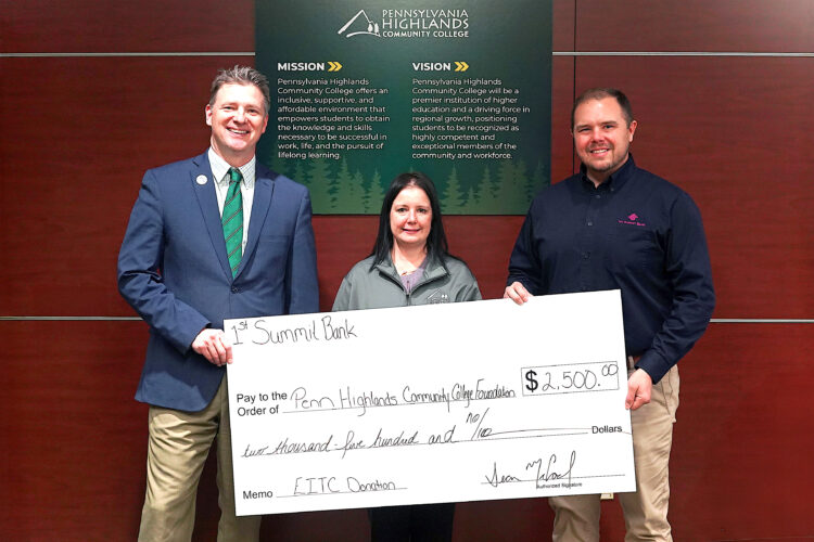 Bank donates $2,500 to college’s EITC fund